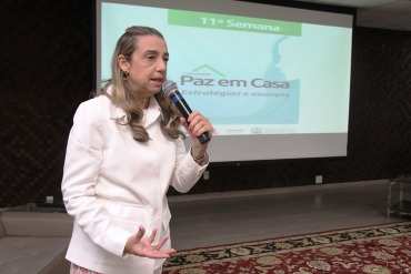 Delegada Eugênia Nogueira do Rêgo Monteiro profere palestra no TJMT