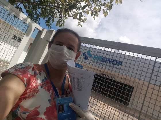 oficial cumprindo mandado